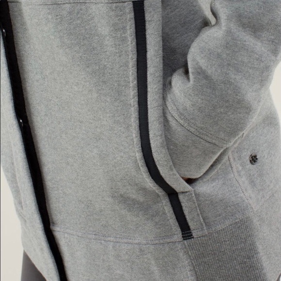 LULULEMON - VGUC-EUC Yin To My Yang Cardi (12) - Picture 8 of 16